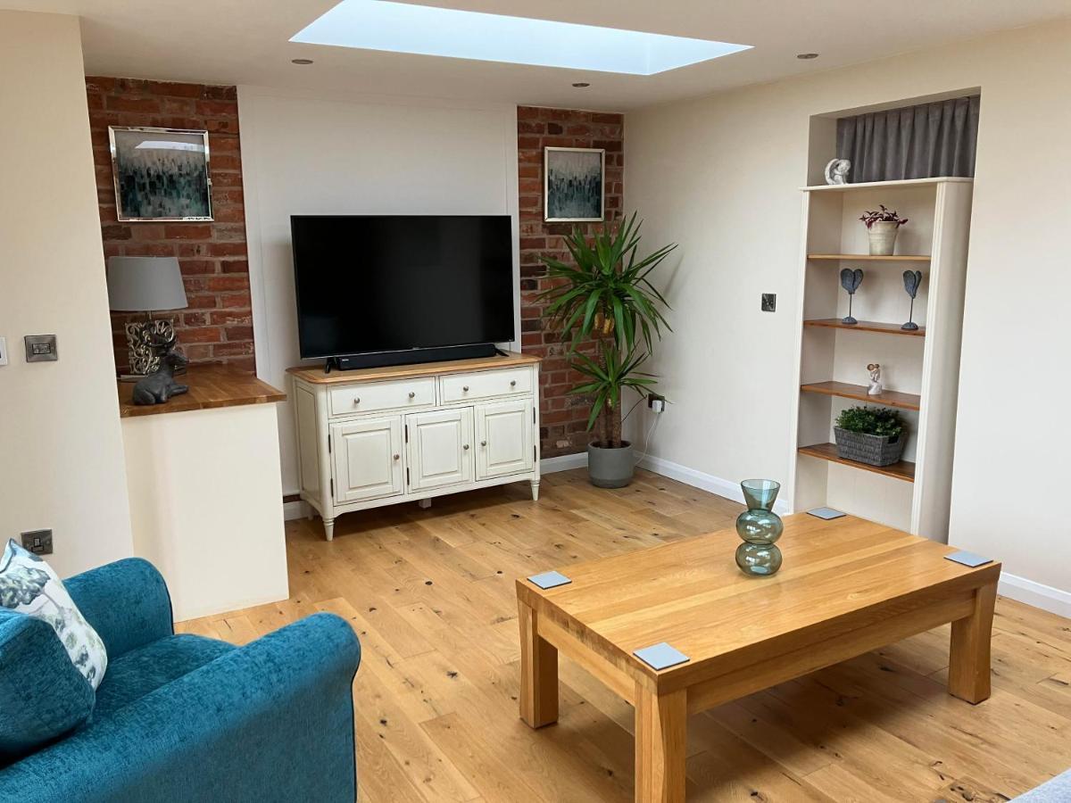 Honeyberry Cottage -Part Of Alton Cottages Extérieur photo