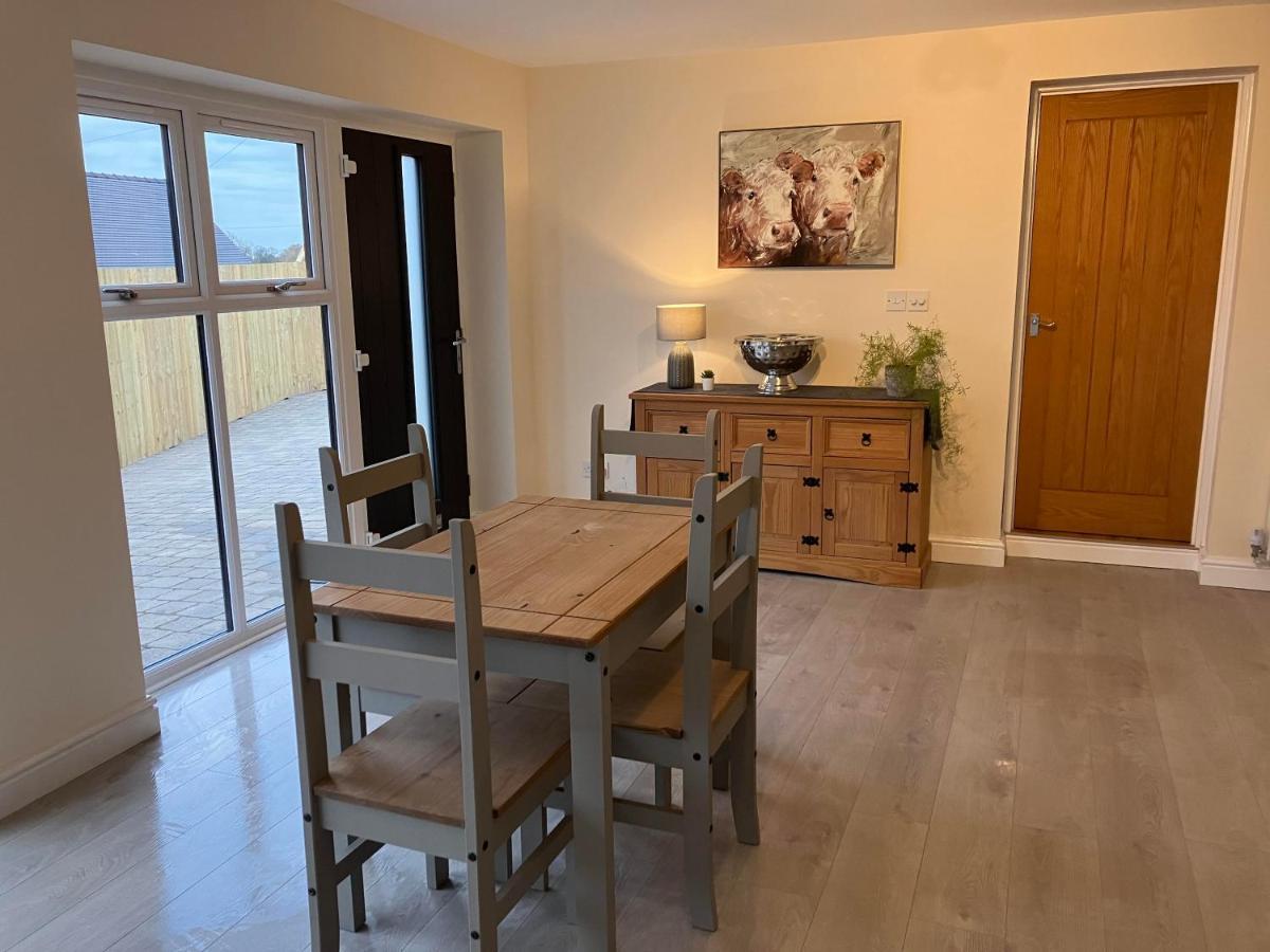 Honeyberry Cottage -Part Of Alton Cottages Extérieur photo