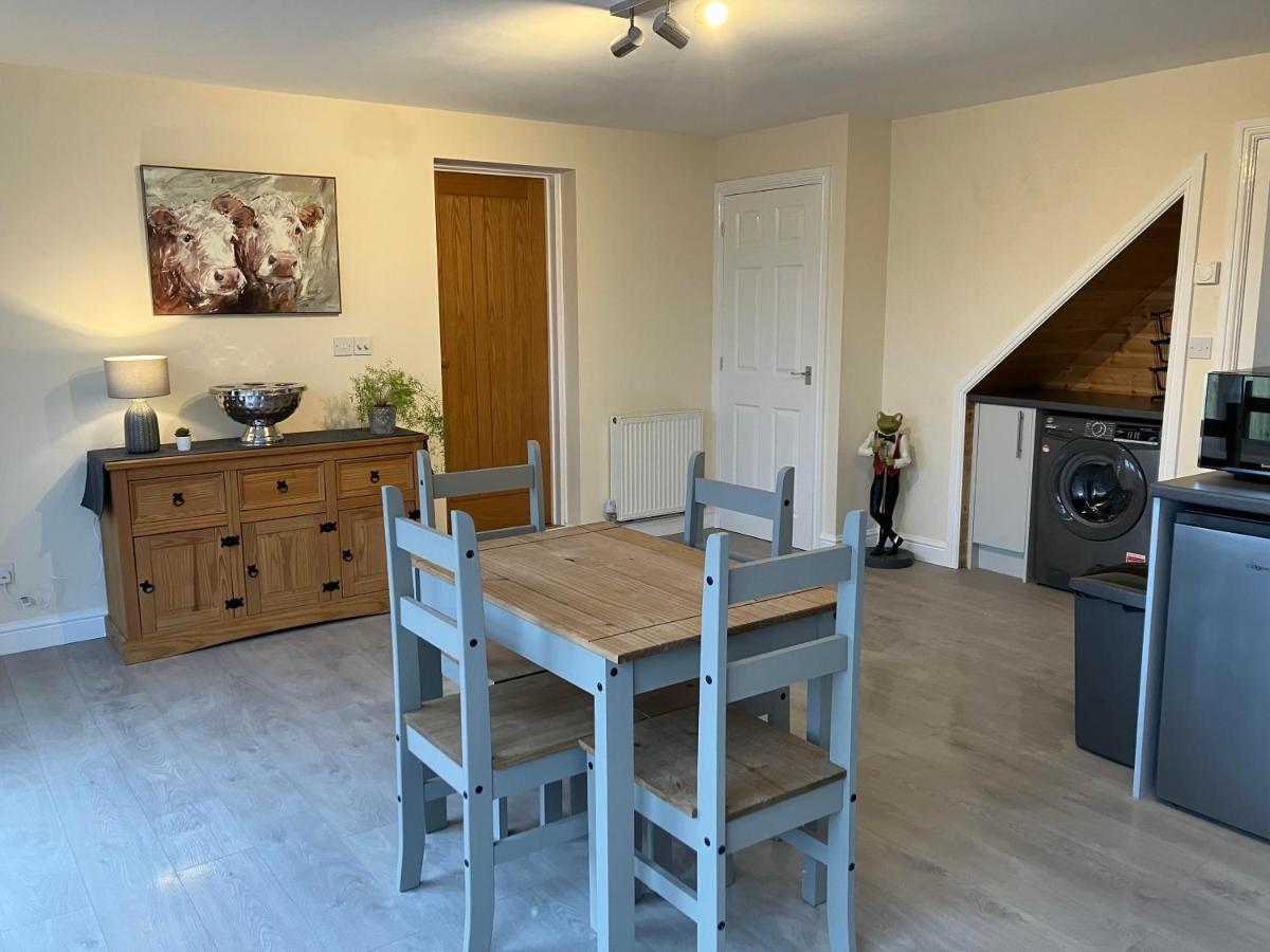 Honeyberry Cottage -Part Of Alton Cottages Extérieur photo